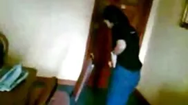 المدبوغة فتاة تظهر ا ...