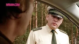ابنتيها مع فلم جنسي  ...