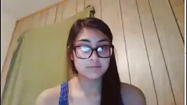 فتاتين واحدة على الد ...