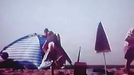 مجموعة من الفتيات تع ...
