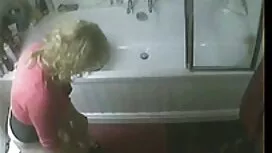 الجمال يحب لمس أصابع ...