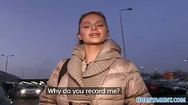 كريستيان يجلس على رأ ...