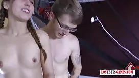 رجل يدخل اللسان, افل ...