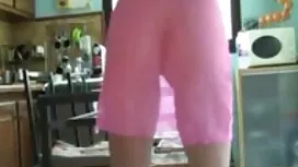عارية وبلا خجل في ال ...