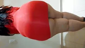 كانت الفتاة تنتظر رج ...