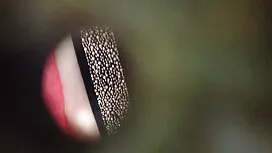 يتم إرفاق المرأة الس ...