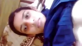 امرأة جميلة في الملا ...
