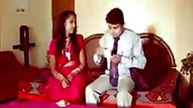 فتاة الشعر الوردي لس ...