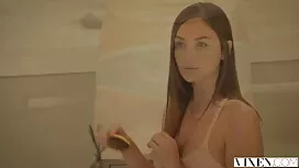 الفتاة إلى النشوة ال ...