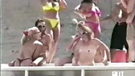 رجل سعيد لرسم على جس ...