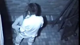 شقراء المشي عاريا في ...