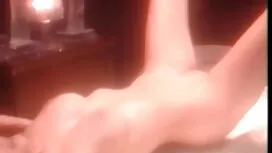 فتاة معلقة فتاة لديه ...