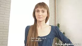 فتاة صغيرة تغيير فيل ...