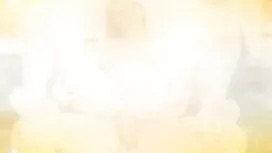 شقراء مع عيون زرقاء  ...